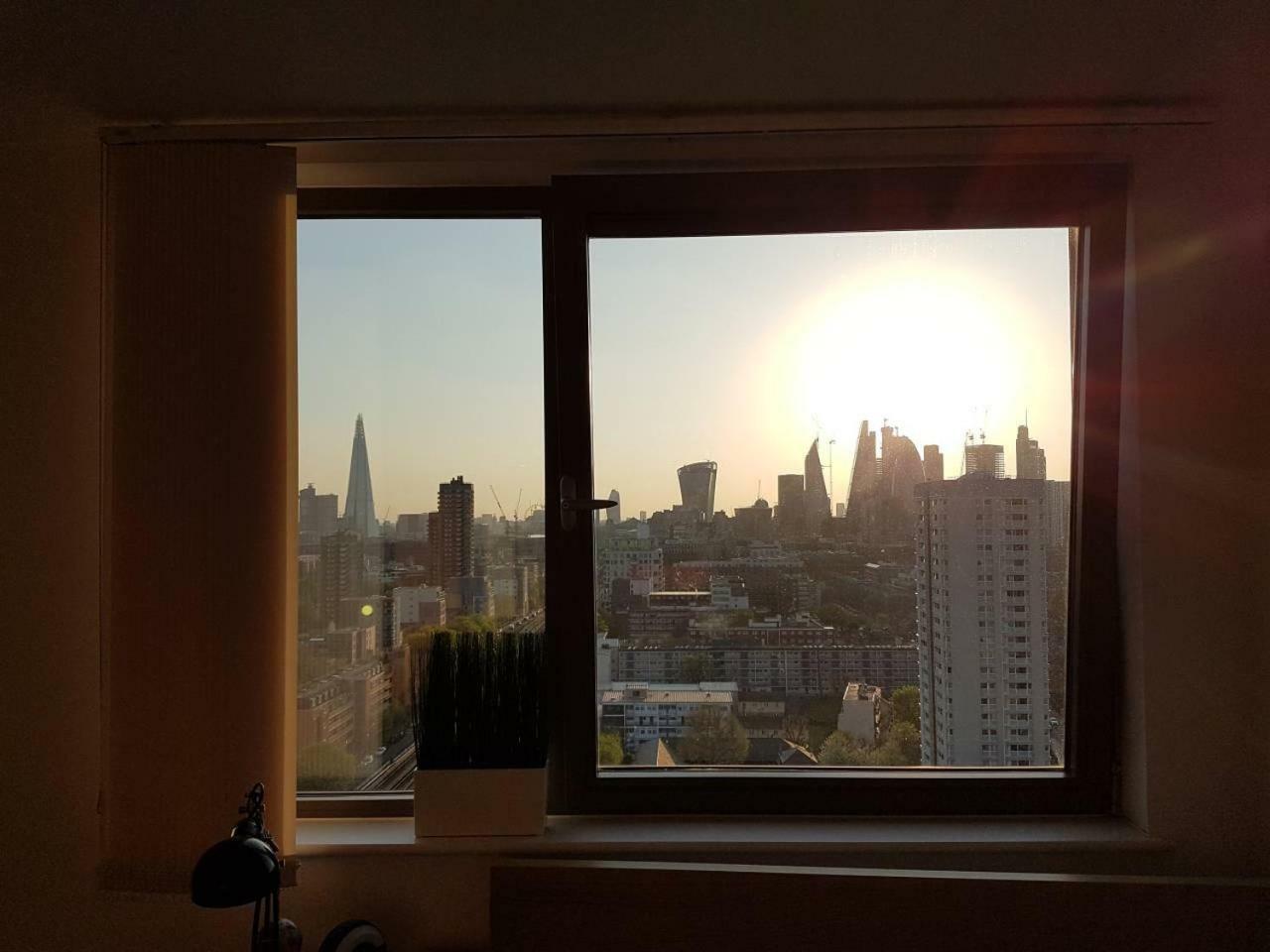 لندن Modern 1 Bedroom Apartment In E1 With Great Views المظهر الخارجي الصورة