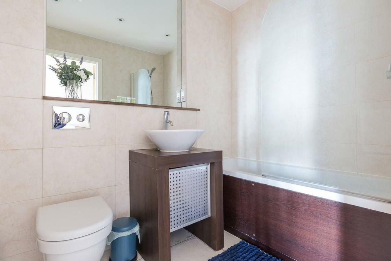 لندن Modern 1 Bedroom Apartment In E1 With Great Views المظهر الخارجي الصورة