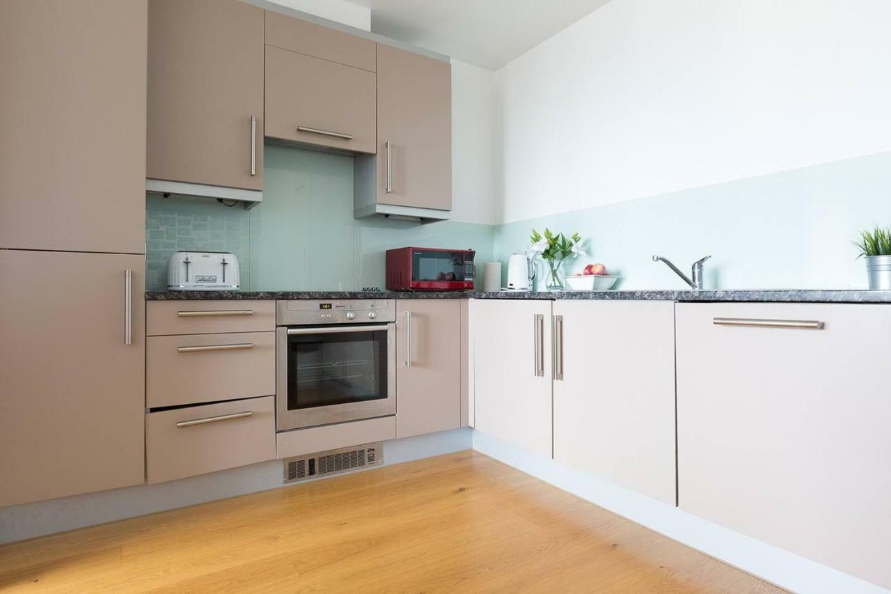 لندن Modern 1 Bedroom Apartment In E1 With Great Views المظهر الخارجي الصورة